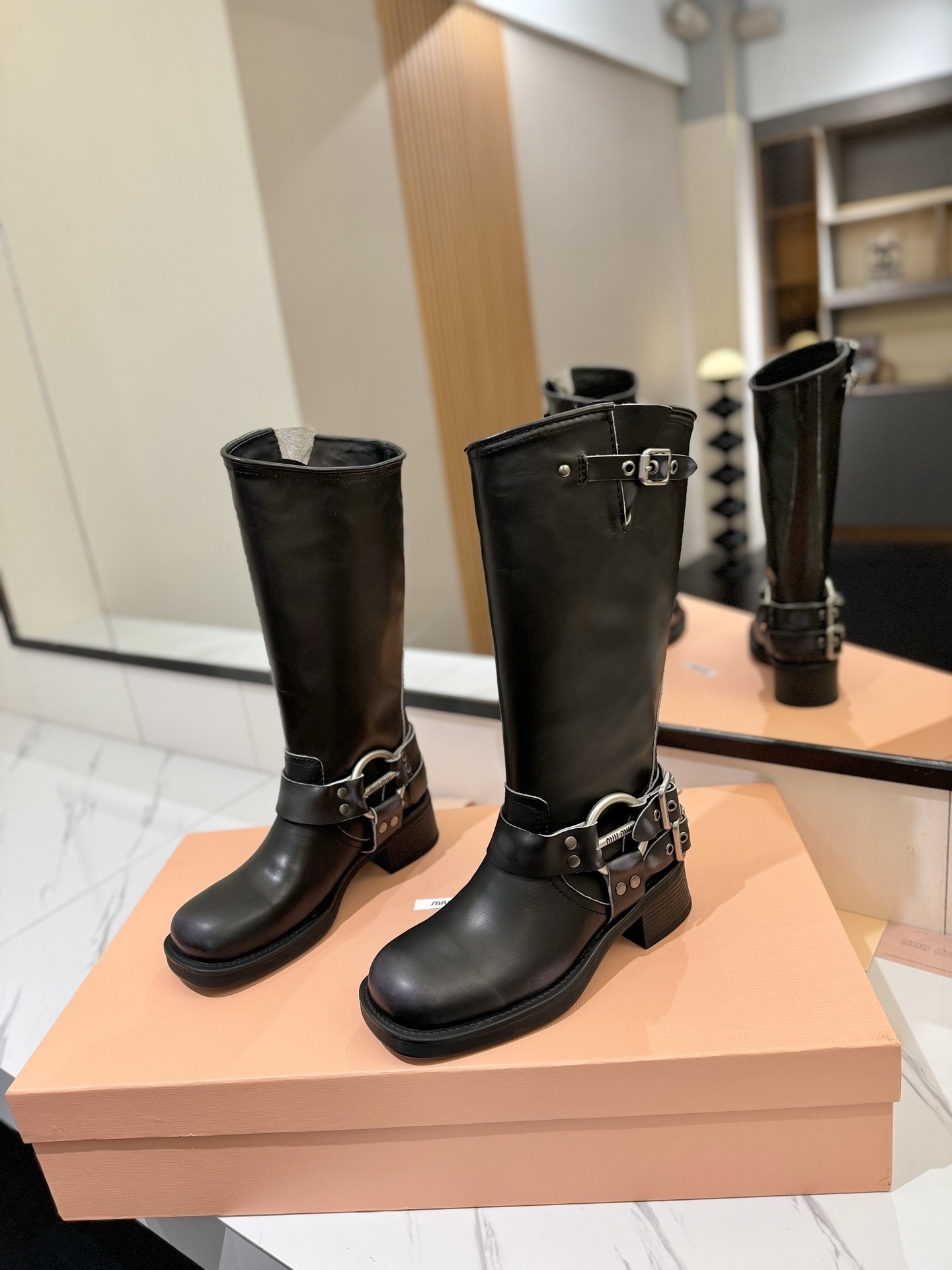 ギフトに最適 ミュウミュウ クワドラプルバック偽物 ルロングブーツ  4色  MIUMIU  ミュウミュウ靴0052