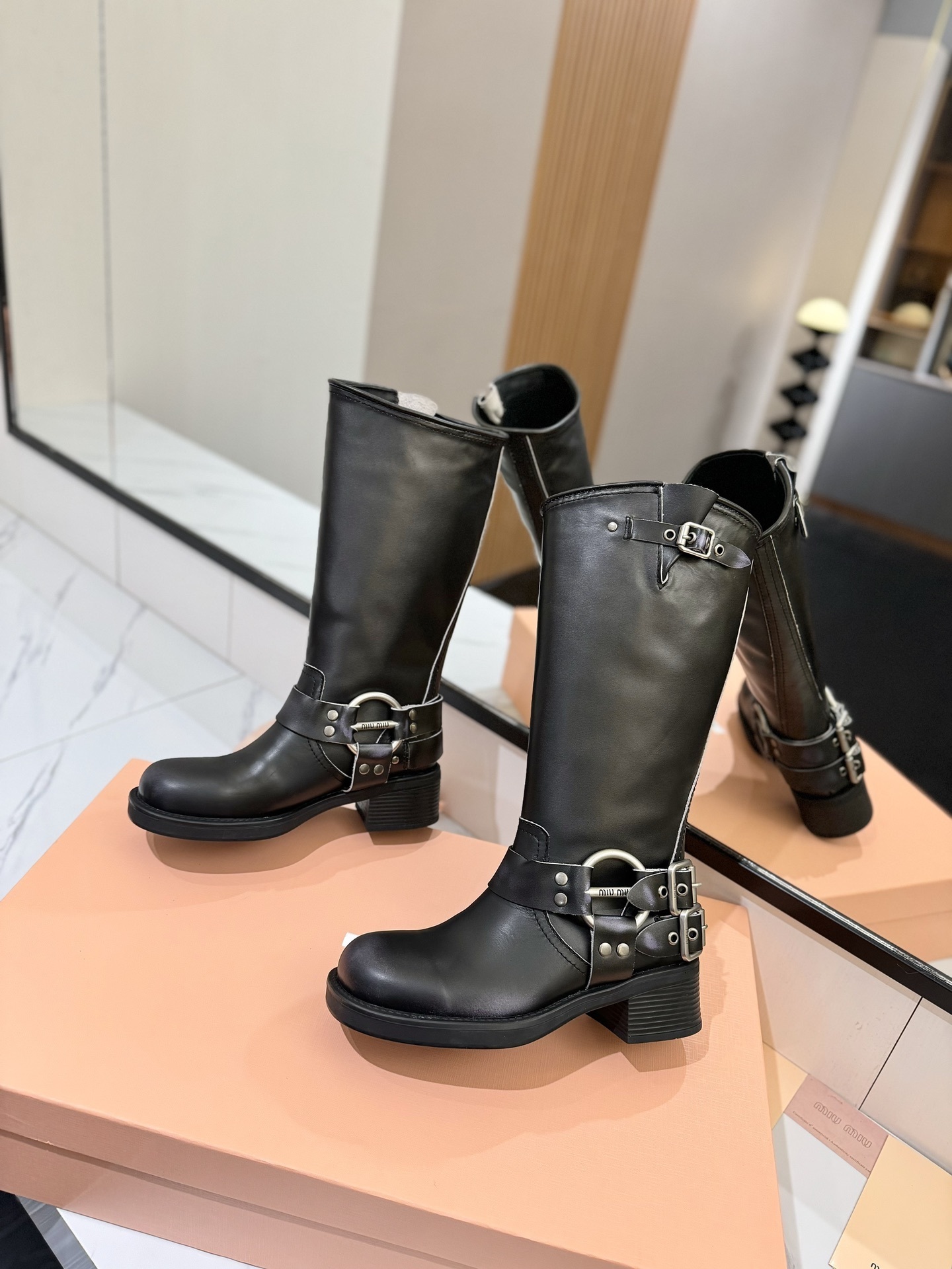 ギフトに最適 ミュウミュウ クワドラプルバック偽物 ルロングブーツ  4色  MIUMIU  ミュウミュウ靴0052
