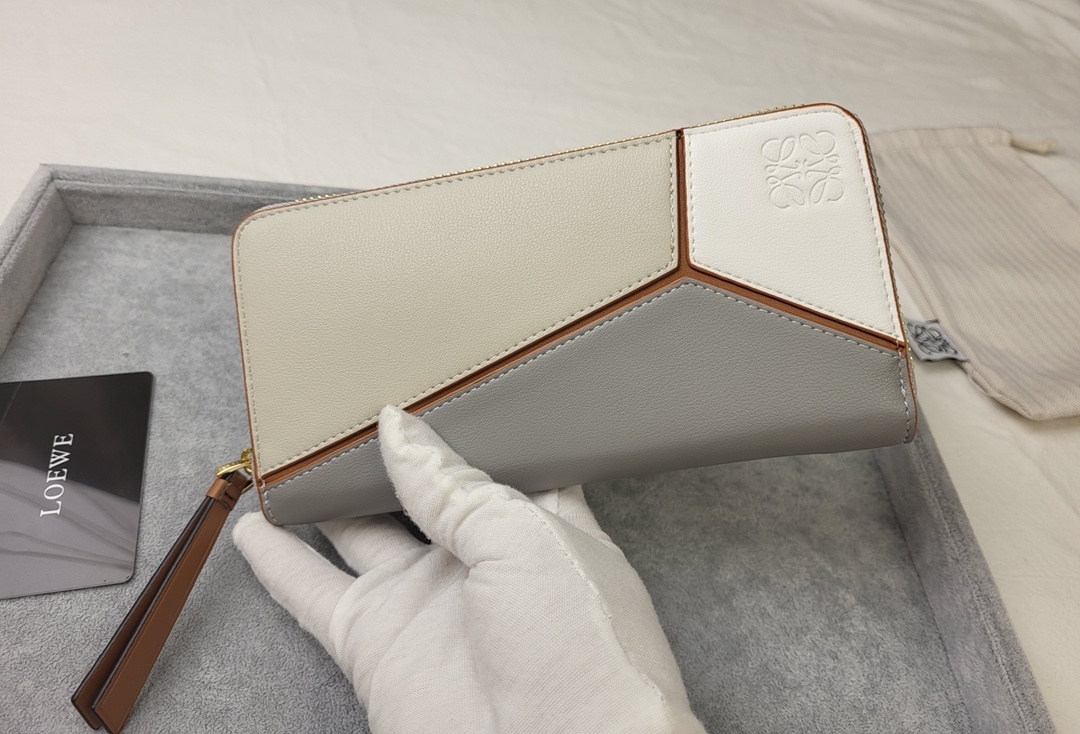 ギフトに最適 ロエベ 財布 パズル コピー ラウンドジップ ウォレット 5色  Loewe ロエベ財布054
