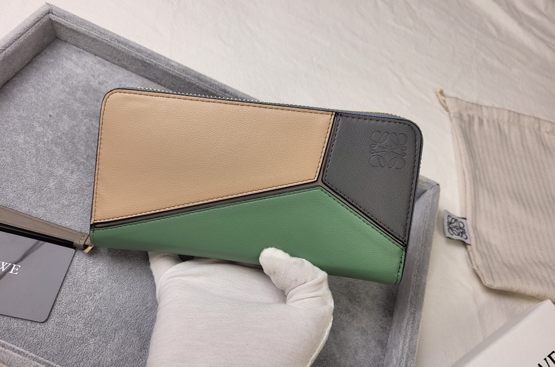 ギフトに最適 ロエベ 財布 パズル コピー ラウンドジップ ウォレット 5色  Loewe ロエベ財布054