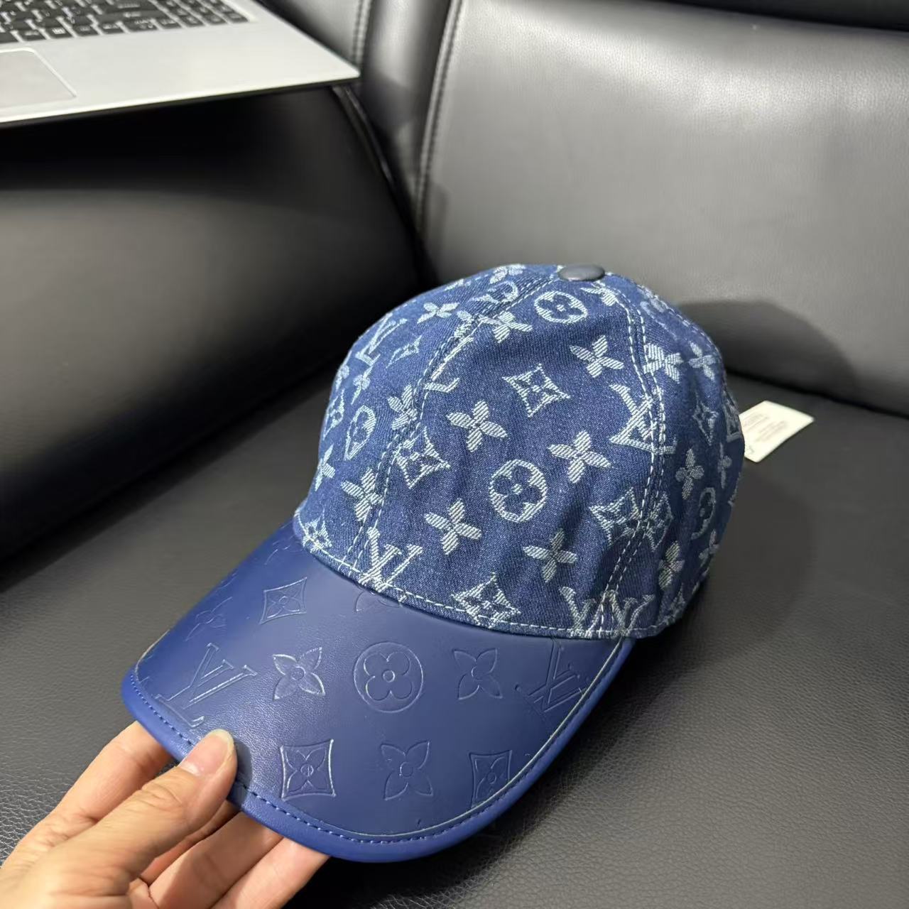 LOUIS VUITTON ニット帽子　美品　おかちゃん 今日特価】Louis Vuitton 新作 牛仔モノグラム キャップ - メルカリ