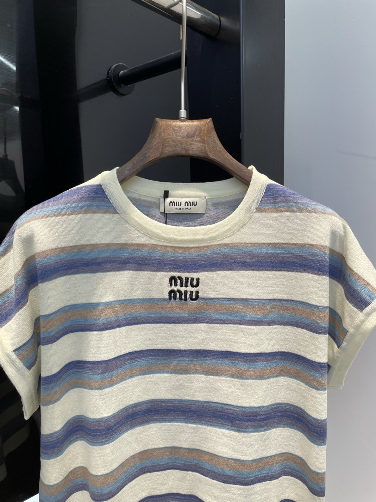 新色☆希少ミュウミュウ  LOGO Tシャツ 偽物  3色  MIUMIU  ミュウミュウ服032