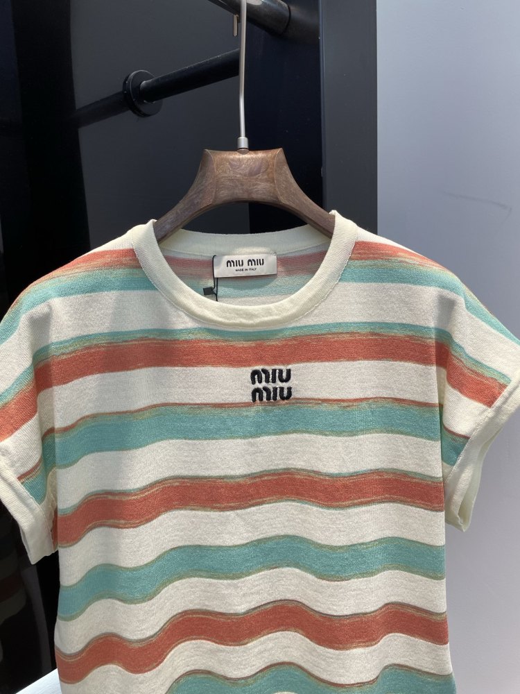 新色☆希少ミュウミュウ  LOGO Tシャツ 偽物  3色  MIUMIU  ミュウミュウ服032