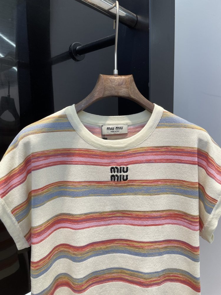 新色☆希少ミュウミュウ  LOGO Tシャツ 偽物  3色  MIUMIU  ミュウミュウ服032