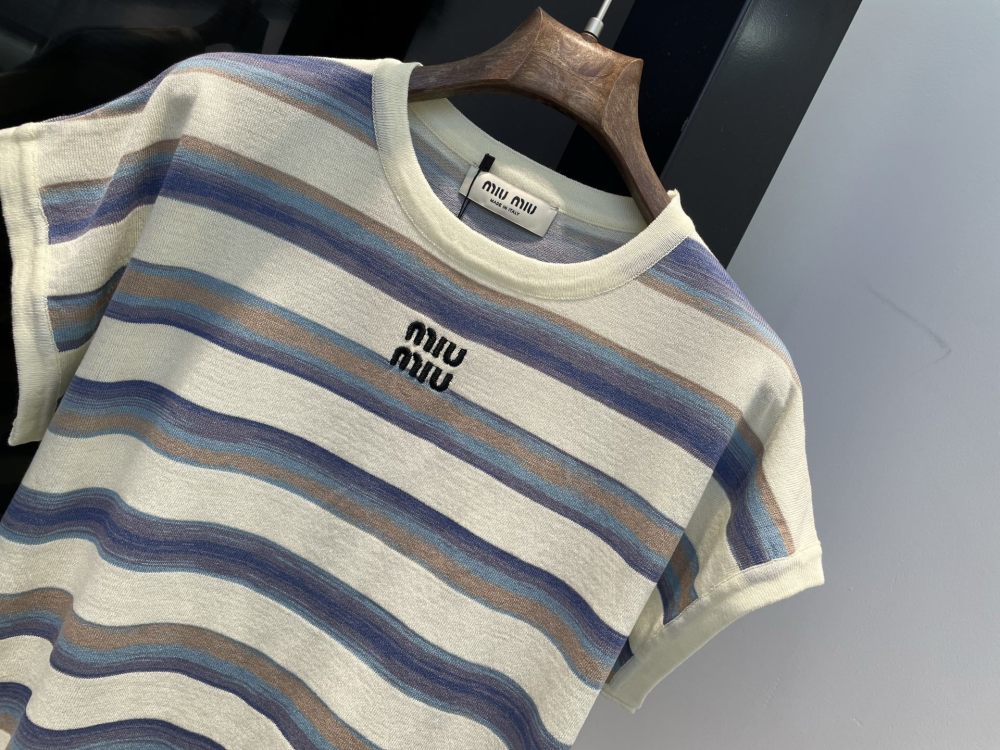 新色☆希少ミュウミュウ  LOGO Tシャツ 偽物  3色  MIUMIU  ミュウミュウ服032