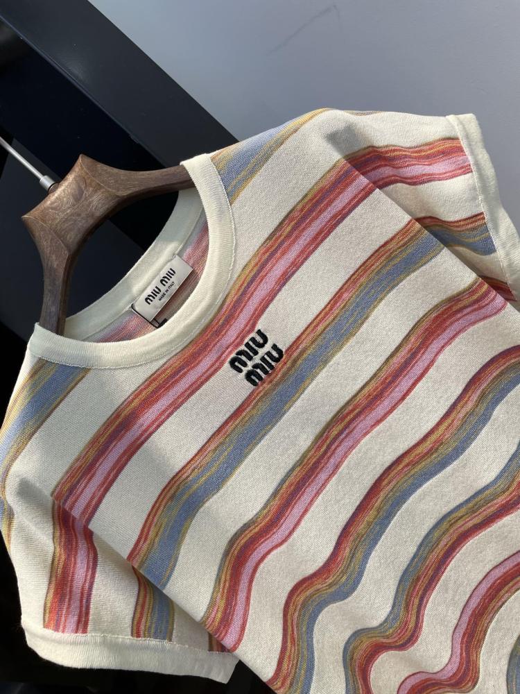 新色☆希少ミュウミュウ  LOGO Tシャツ 偽物  3色  MIUMIU  ミュウミュウ服032