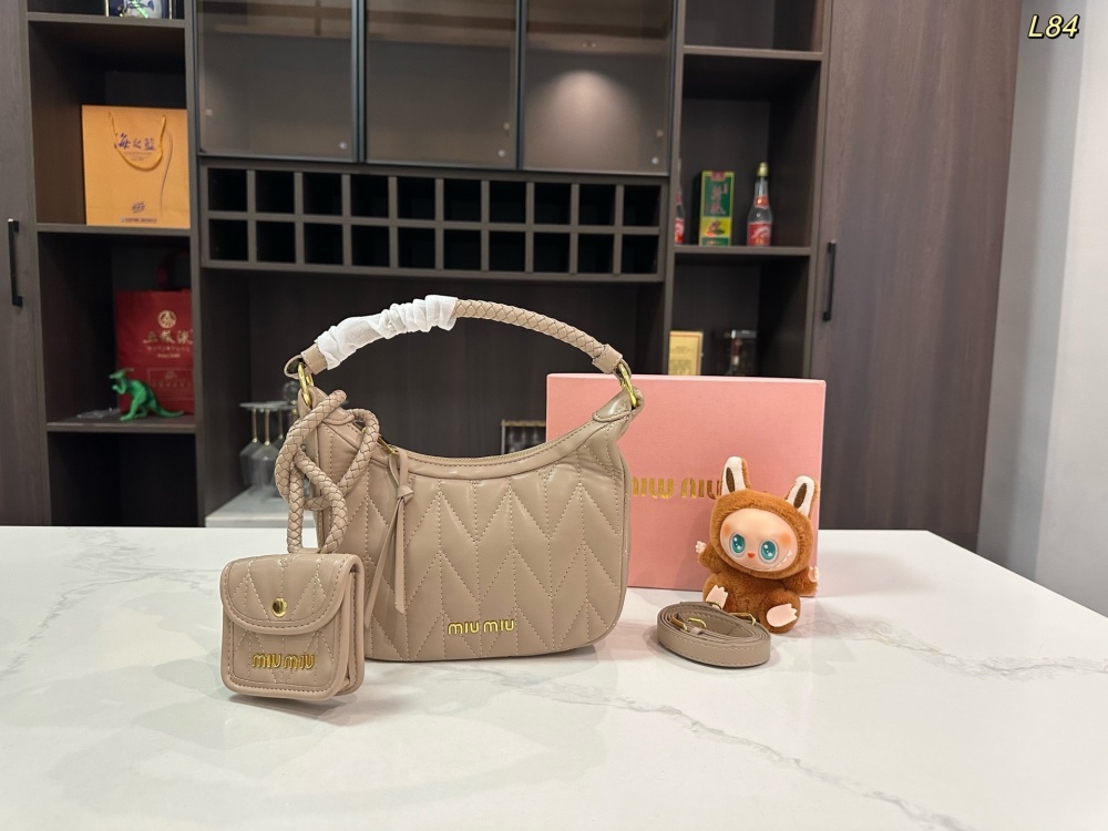 超希少！ミュウミュウ バッグ コピー 3色   MiuMiu   ミュウミュウバッグ0040