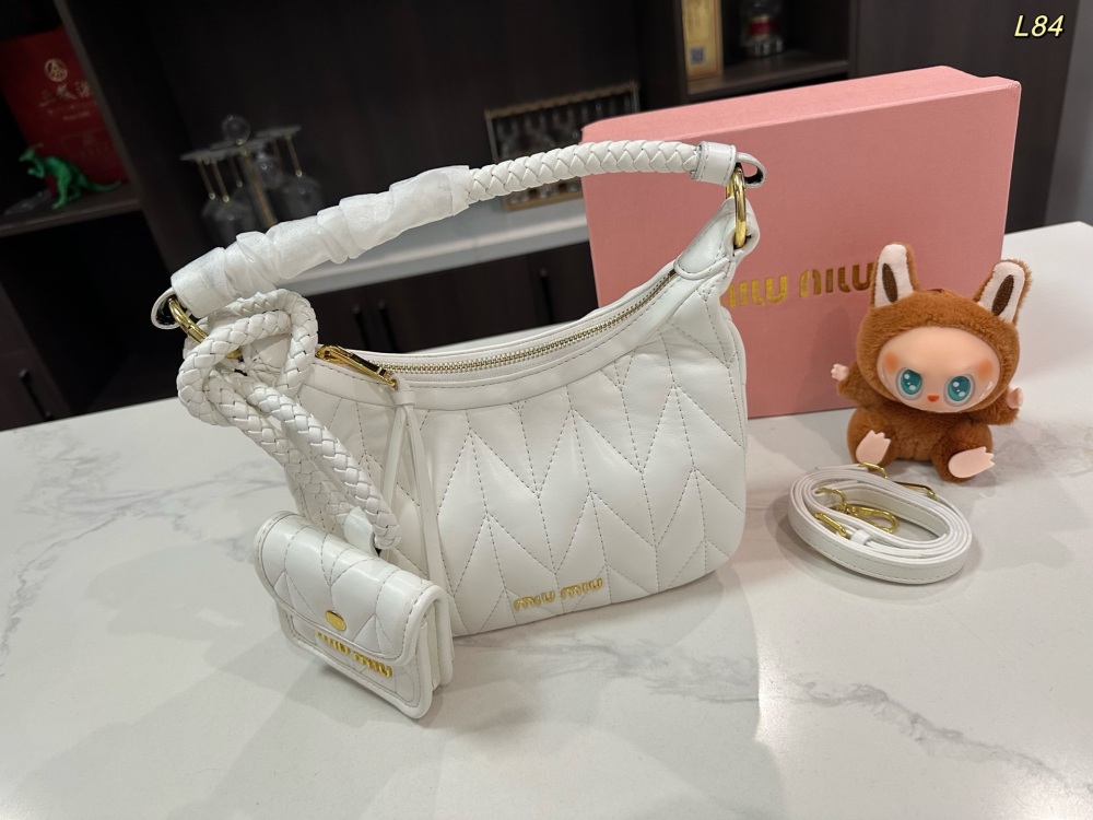 超希少！ミュウミュウ バッグ コピー 3色   MiuMiu   ミュウミュウバッグ0040