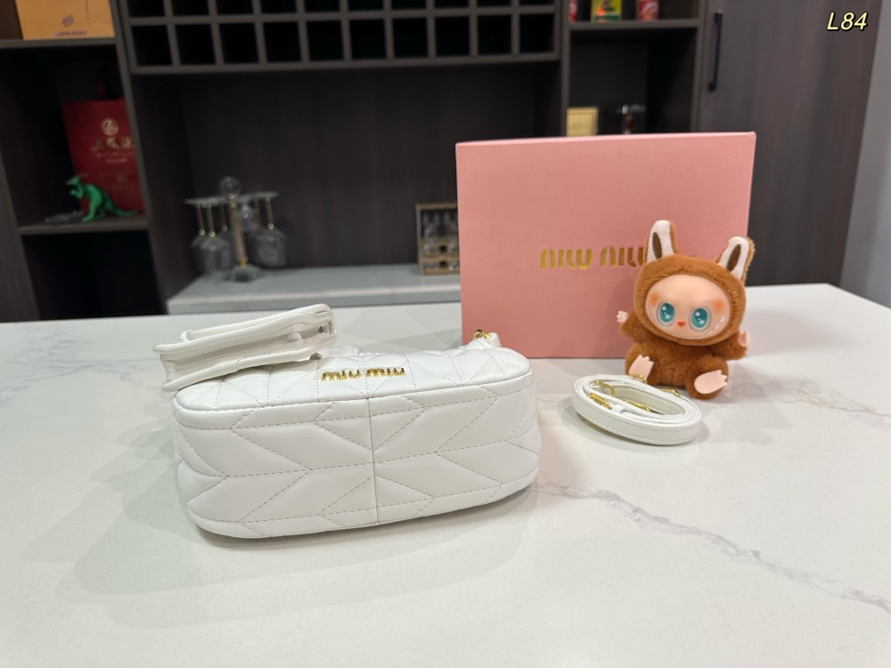 超希少！ミュウミュウ バッグ コピー 3色   MiuMiu   ミュウミュウバッグ0040