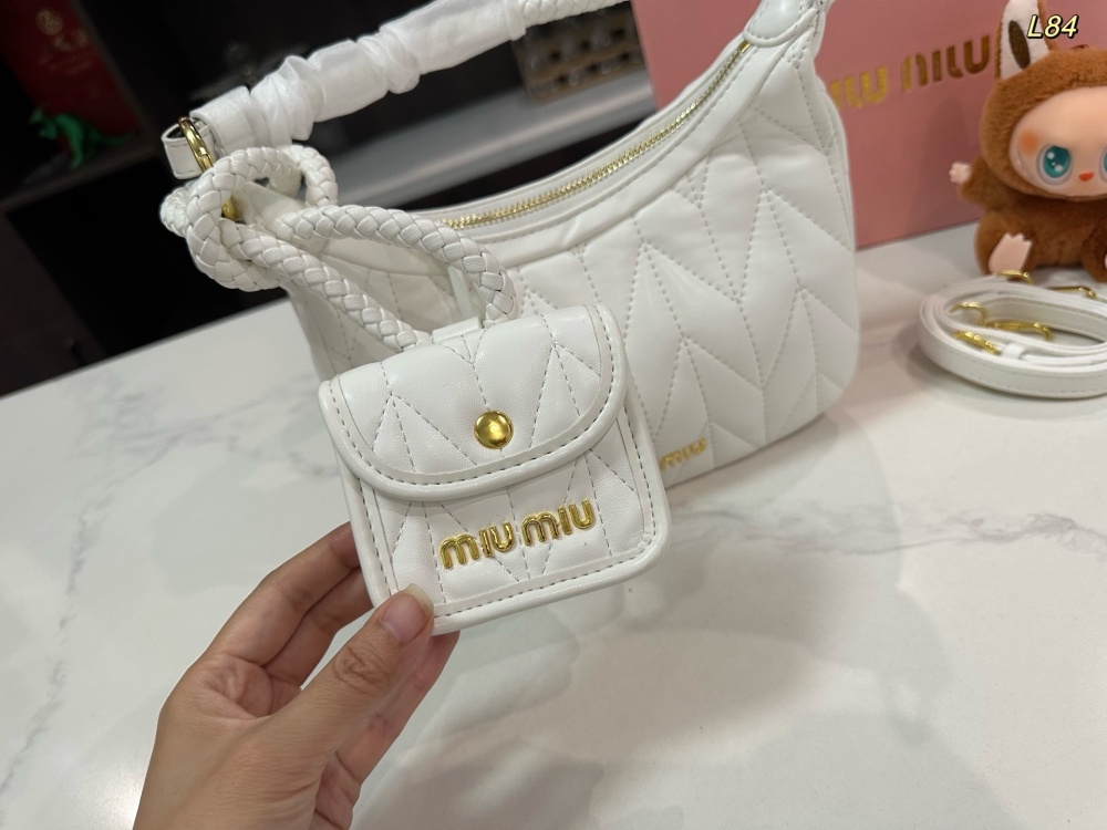 超希少！ミュウミュウ バッグ コピー 3色   MiuMiu   ミュウミュウバッグ0040