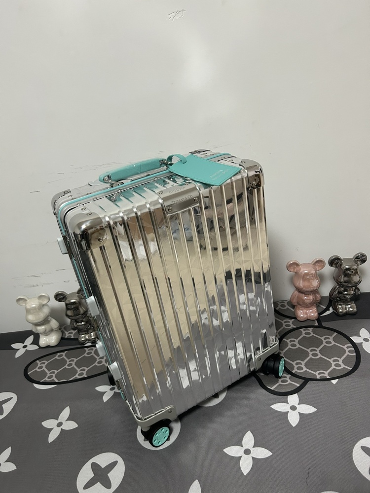 売上総額１位！ティファニー×RIMOWA 偽物 トランク キャリーケースブルー 21 インチ   RIMOWA  リモワ バッグ011