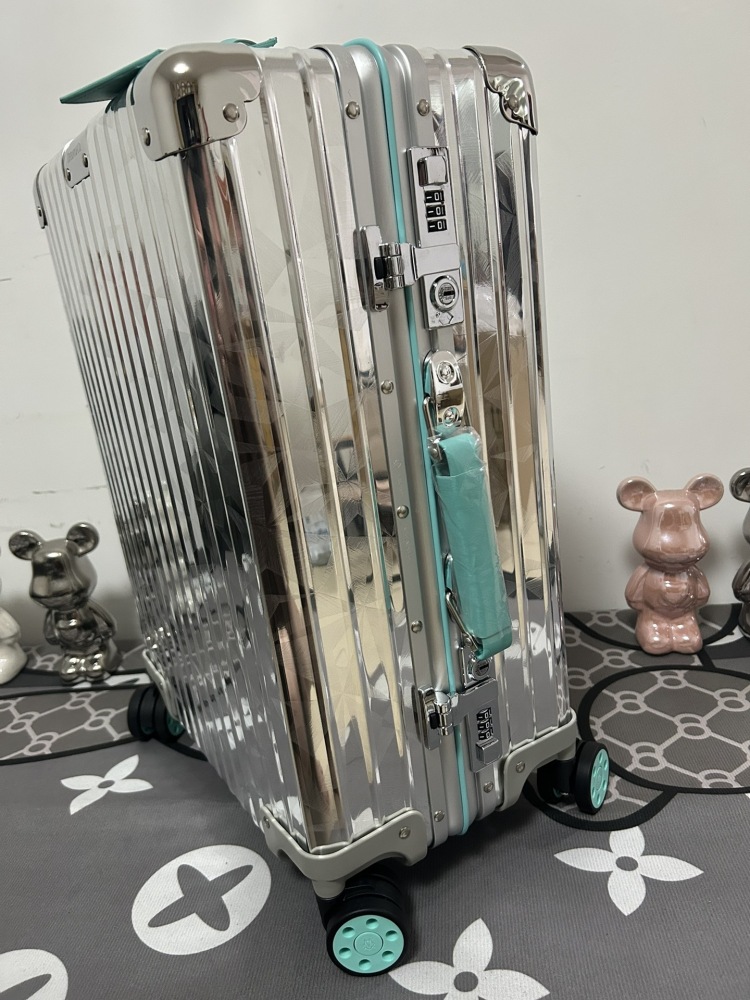 売上総額１位！ティファニー×RIMOWA 偽物 トランク キャリーケースブルー 21 インチ   RIMOWA  リモワ バッグ011
