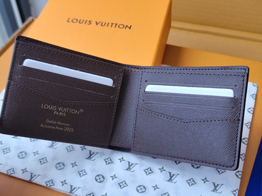 絶対欲しい！  ルイヴィトン折り財布コピー   Louis Vuitton ルイヴィトン財布M26012