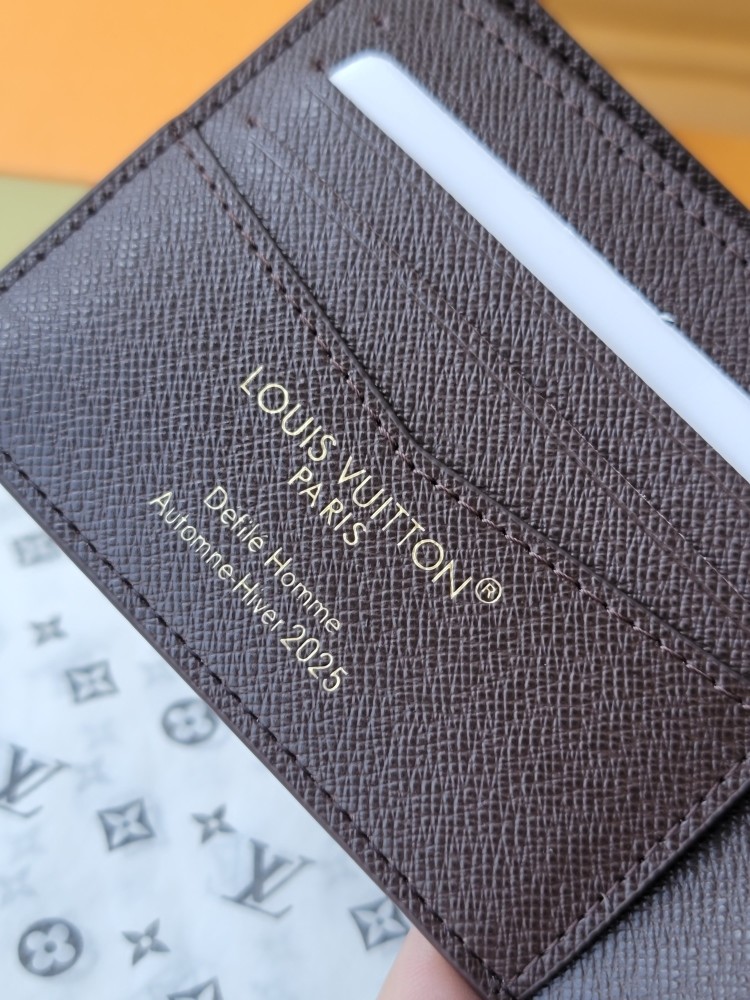 絶対欲しい！  ルイヴィトン折り財布コピー   Louis Vuitton ルイヴィトン財布M26012