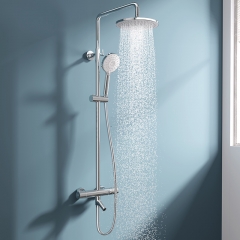 Saída de água com botão de ajuste giratório de 360 graus em três modos Chuveiro de temperatura constante montado na parede