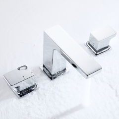 Moderna torneira de indução para banheiro com montagem de deck em placas de cromo