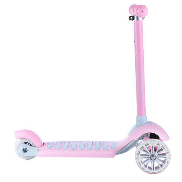 Portable three wheel flash PU wheel  adjustable  children's scooter