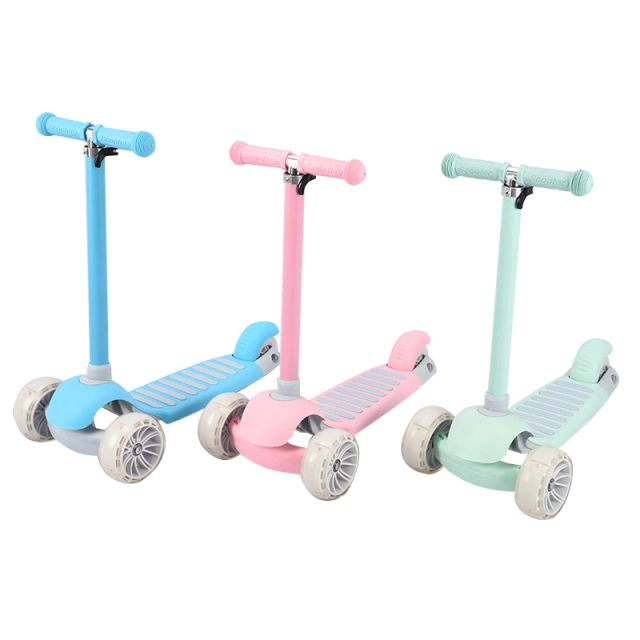 Portable three wheel flash PU wheel  adjustable  children's scooter