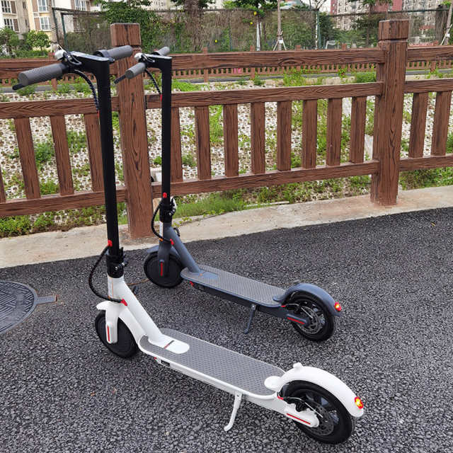 EU/UK fast shipping 8.5 inches Solid tire 350W Long endurance Aluminum alloy Foldable scooters