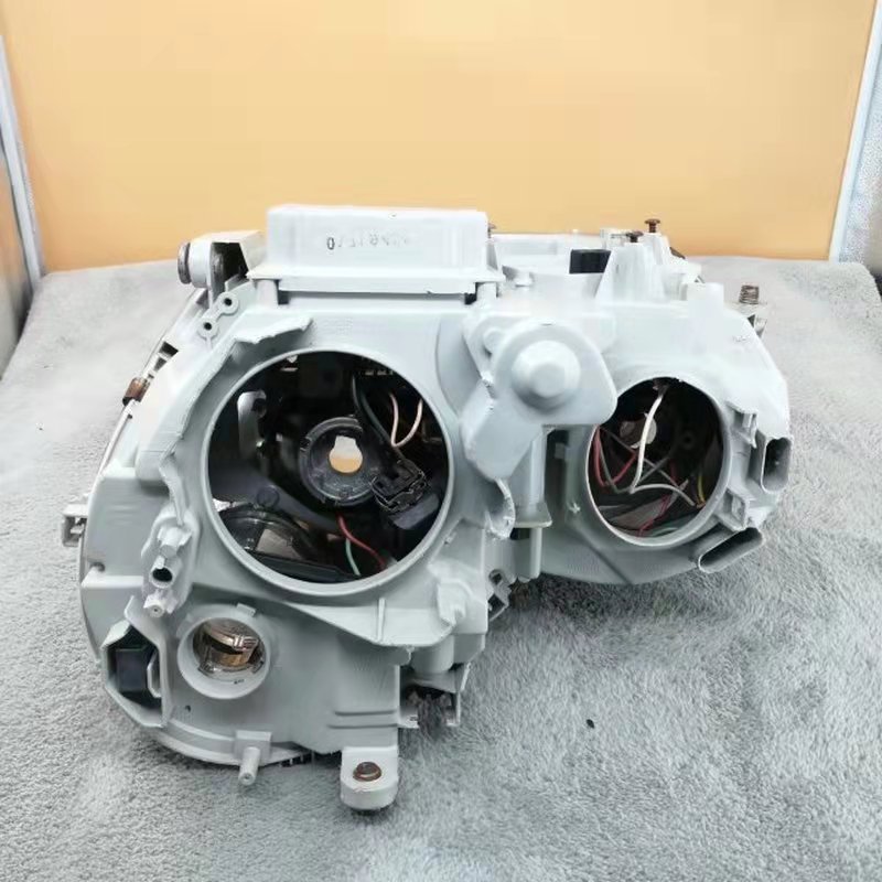Suitable for Mercedes-Benz OEM 2038200261 Car headlight W203 C-Class C180 C200 C260 C300 2000-2004