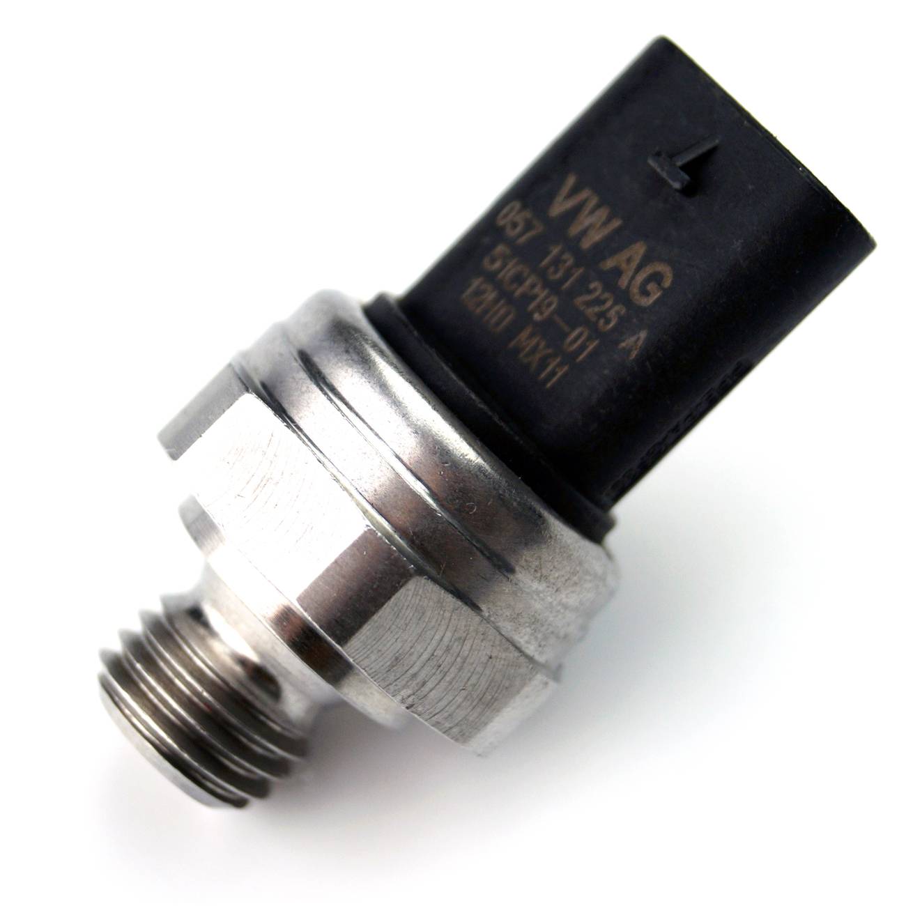 The new original Touareg pressure sensor is suitable for Audi A6, A7, A8, Q5, Q7, Touareg 057131225A.