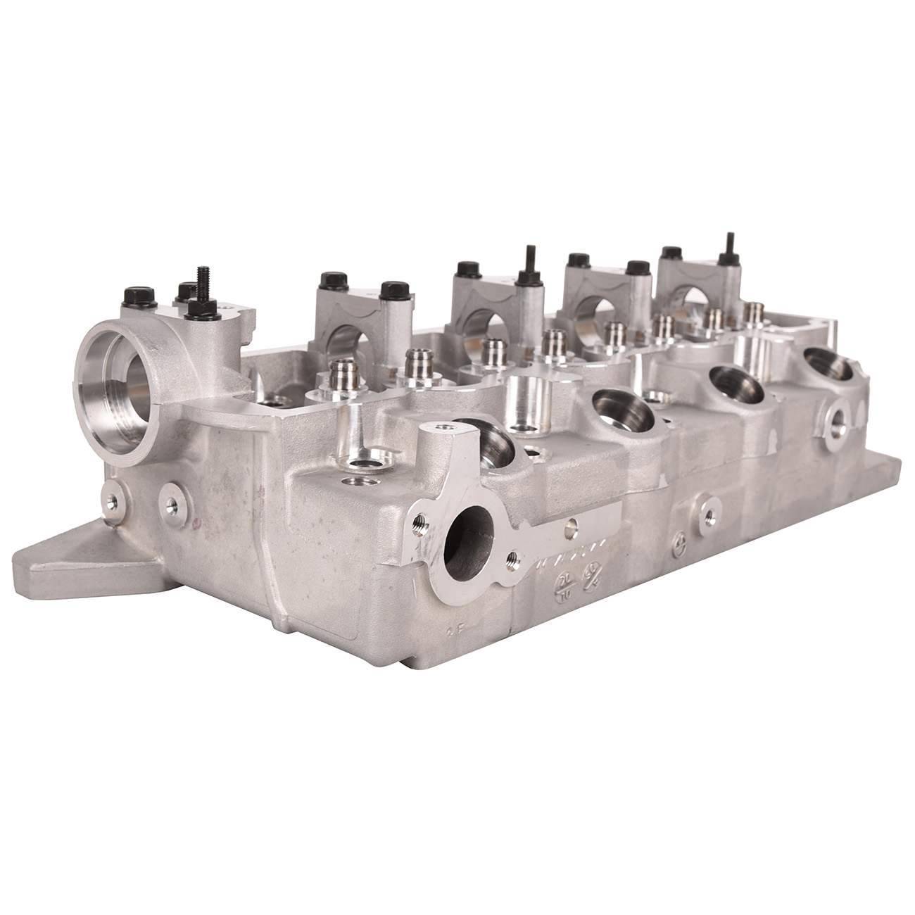 Suitable for Mitsubishi Challenger L200 Pajero Shogun 2.5TD 4D56T Cylinder head MD303750
