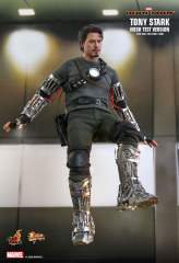 Hot Toys 1/6 MMS582 - Iron Man - Tony Stark (Mech Test Version) Deluxe Version IN STOCK