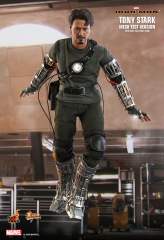 Hot Toys 1/6 MMS582 - Iron Man - Tony Stark (Mech Test Version) Deluxe Version IN STOCK