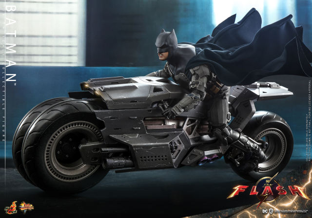 Hot Toys 1/6 MMS703 - The Flash - Batman