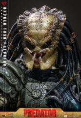 Hot Toys 1/6 CMS029 - Predator - Broken Tusk Predator PRE-ORDER