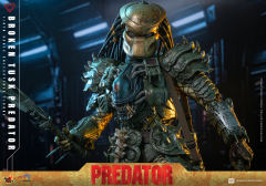 Hot Toys 1/6 CMS029 - Predator - Broken Tusk Predator PRE-ORDER
