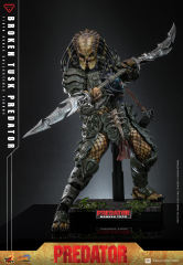 Hot Toys 1/6 CMS029 - Predator - Broken Tusk Predator PRE-ORDER