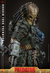 Hot Toys 1/6 CMS029 - Predator - Broken Tusk Predator PRE-ORDER