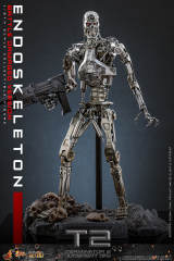 Hot Toys 1/6 MMS840D77 - Terminator 2: Judgment Day - Endoskeleton (Battle Damaged Version) PRE-ORDER