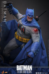 Hot Toys 1/6 CMS031 – Batman: The Dark Knight Returns - Batman (Battle Damaged Version) PRE-ORDER