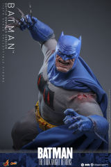 Hot Toys 1/6 CMS031 – Batman: The Dark Knight Returns - Batman (Battle Damaged Version) PRE-ORDER