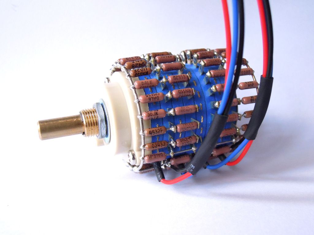 1pcs US Dale Brown 24 steps Stereo L-type Audio Volume potentiometer 10K， 50K，100K，250K，