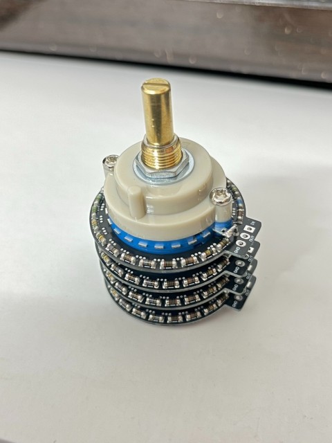 Hifi 24 steps potentiometer with High precision Vishay resistor for audio 50K 25K 100K