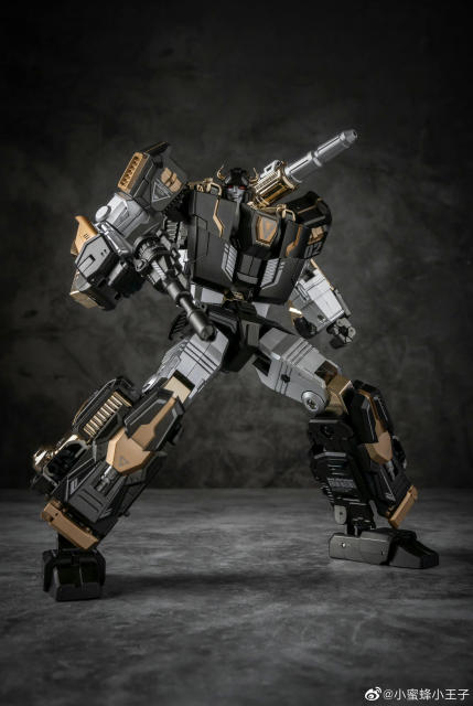 [No Full-Price Pre-Order] Generation Toy GT-11D Darknight Redbull Sideswipe Black Version