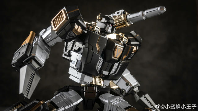 [No Full-Price Pre-Order] Generation Toy GT-11D Darknight Redbull Sideswipe Black Version