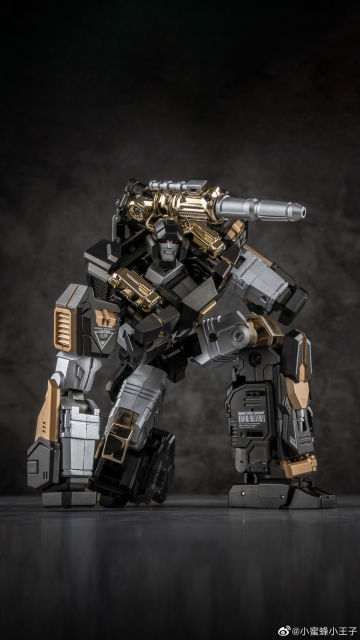 [No Full-Price Pre-Order] Generation Toy GT-11D Darknight Redbull Sideswipe Black Version