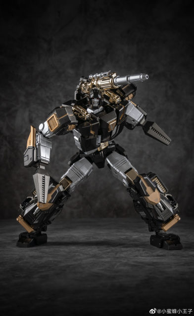 [No Full-Price Pre-Order] Generation Toy GT-11D Darknight Redbull Sideswipe Black Version