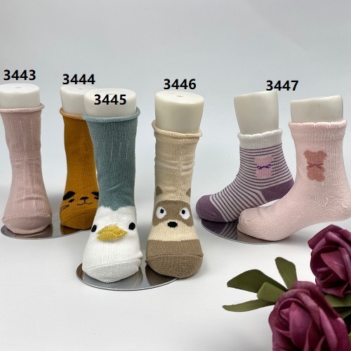 Calcetines de niños delgados con diseños estampados surtidos