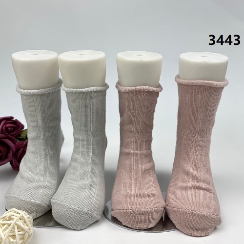 Calcetines de niños delgados con diseños estampados surtidos
