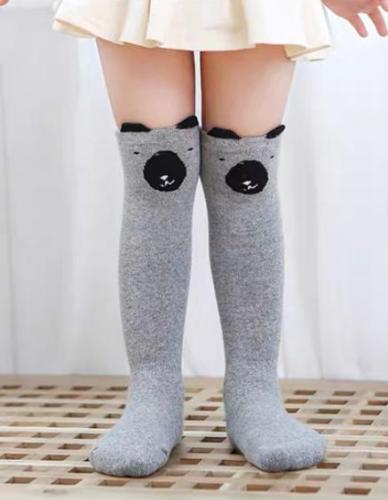 Calcetines de bebés largos con diseños estampados de dibujos animados