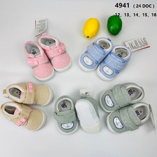 Zapatillas de bebe, planas con tira velcro y chiporro