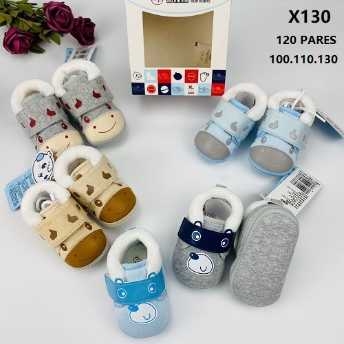 Zapatillas de bebe, planas con diseño de dibujos animados con tira velcro y chiporro