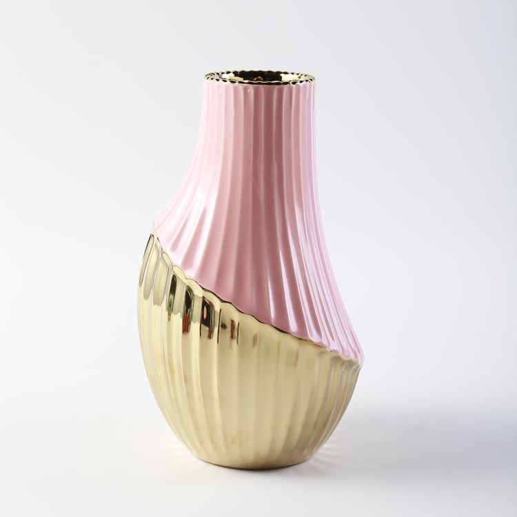 Nordic Style Wedding Decorative Luxury Vase Pink Ceramic Flower Vase Classic Gold Plating Vase Home Restaurant Hotel Decoration