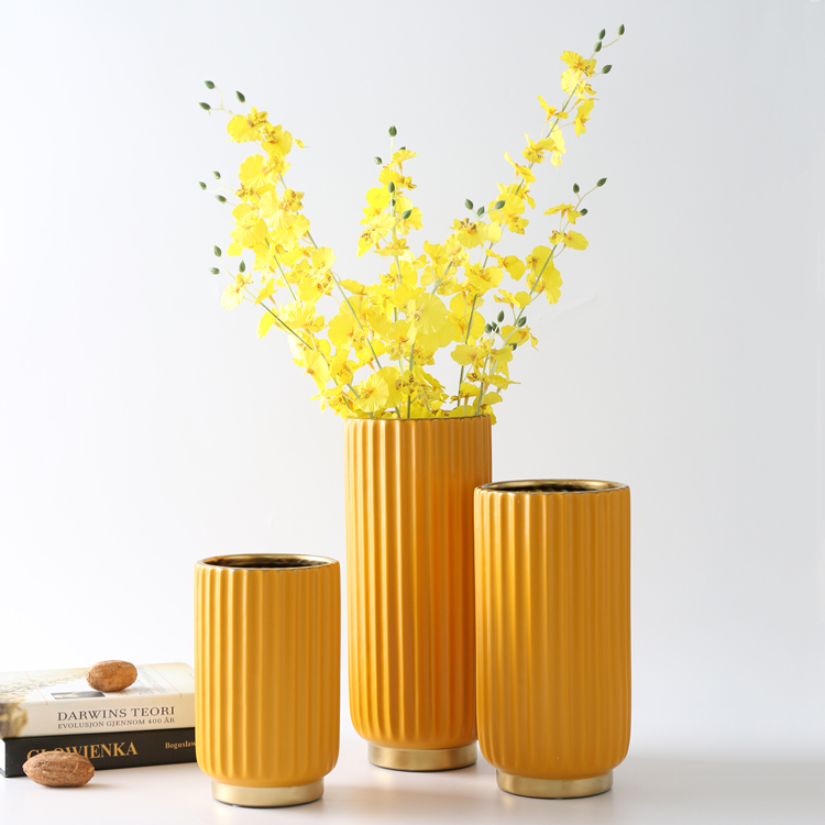 Shiny Yellow Glazed Stripe Shape Large Ceramic Flower Vases Tabletop Decorative Vase Home Restaurant Wedding Hotel Decoration
