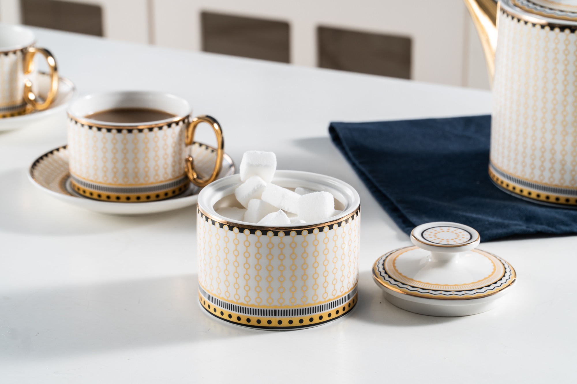 European Luxury Golden Handle Ceramic Coffee Cup Tea Pot And Saucer 11 Pcs Afternoon Tea Gift Set